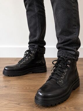 Kamik Men’s Winter Boots Size 8 Black Lace Up Waterproof Rugged Sole